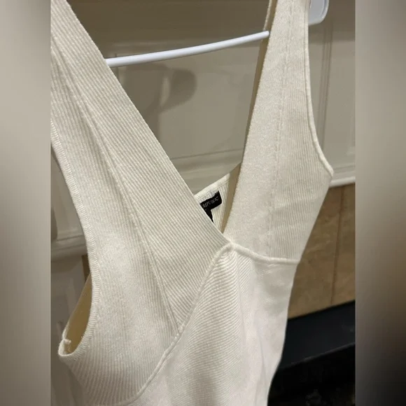 Three medium tops — 2 cropped (Zara & Banana Republic) & 1 bodysuit (Dillards) - Picture 12 of 15